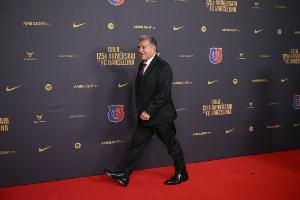 凤凰体育平台-阿斯：巴萨需要卖人来注册加西亚和尼科