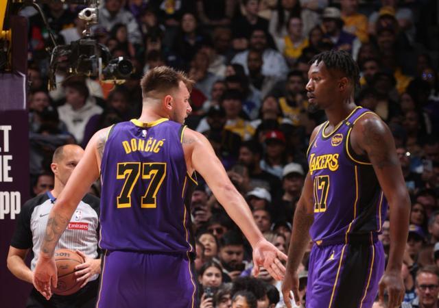 凤凰体育APP-19战15胜联盟第一！两大铁闸改变湖人：防守升第一